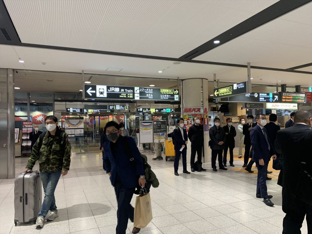 新千歳空港から札幌駅への行き方(電車を使う) ナショナル・スタジアム・ツアーズ 新千歳空港から札幌駅への行き方(電車を使う) ナショナル・スタジアム・ツアーズ
